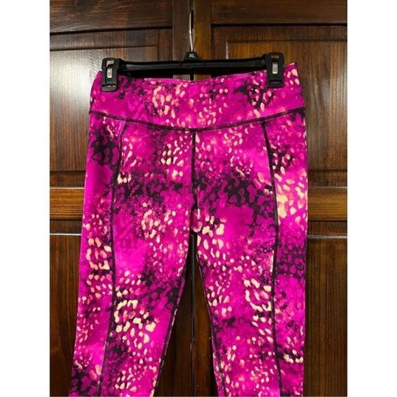 Betsy Johnson hot pink performance cropped activewear pants size medium - Picture 4 of 12